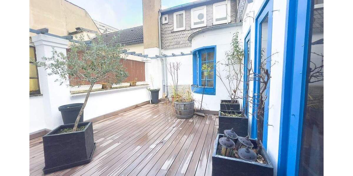 Sanierte Wohnung mit Parkett, EBK und großer Außenterrasse & Glasfaseranschluss in zentraler Lage 4 zimmer