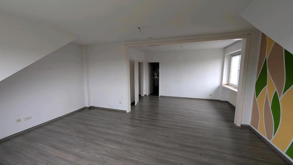 Dachgeschoßwohnung Oberhausen - 3 Zimmer, 70 m&sup2;, 630&euro; | Angebot:25511502