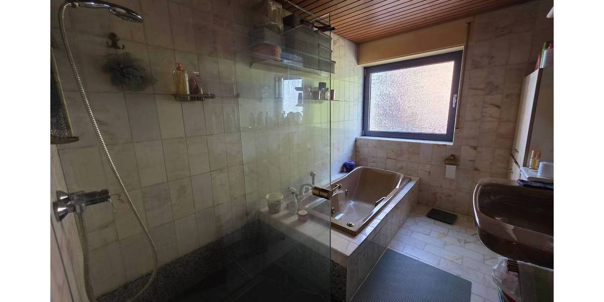 Mehrfamilienhaus, Wohnhaus Velbert Mitte - 6 Zimmer, 230 m&sup2;, 490.000&euro; | Angebot:23944327