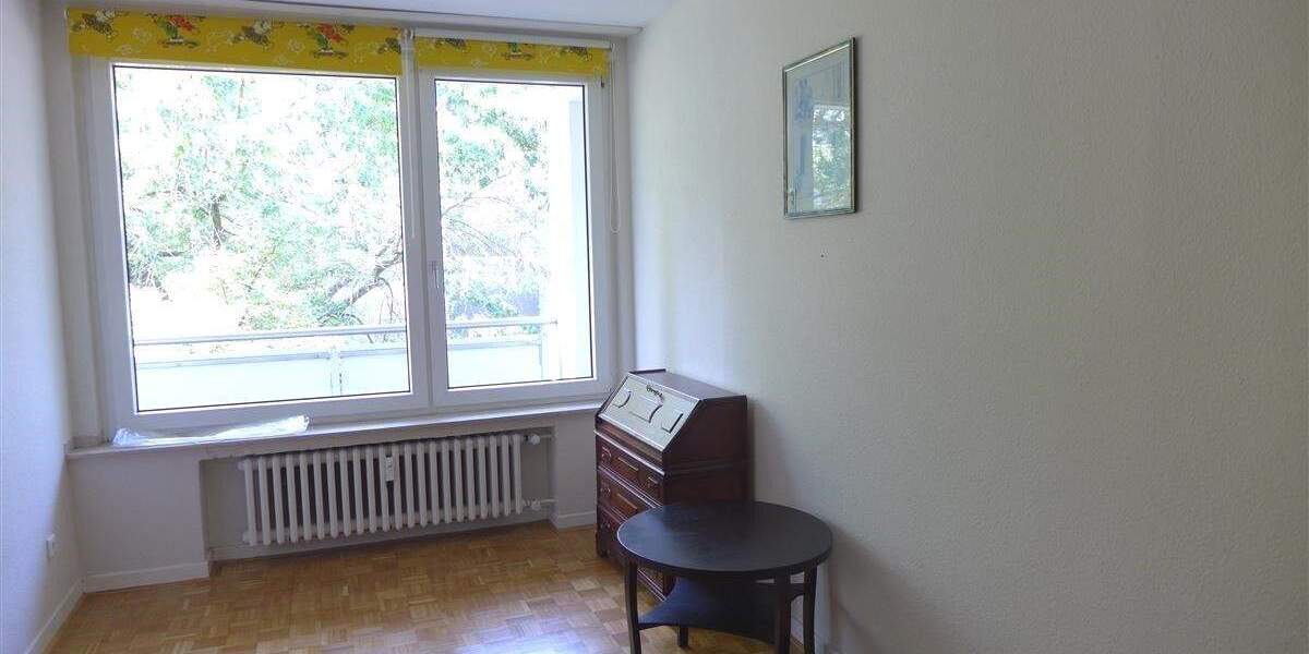 Krefeld-Bismarckviertel: Vierzimmerwohnung mit zwei Loggien und zwei Tiefgaragenstellplätzen 4 zimmer