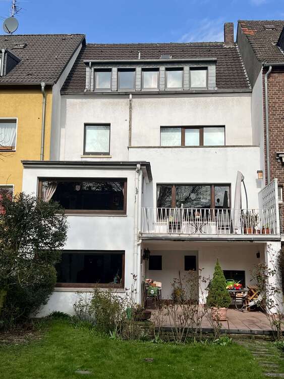 Haus zum Kaufen in Duisburg 320.000 € 178.44 m²