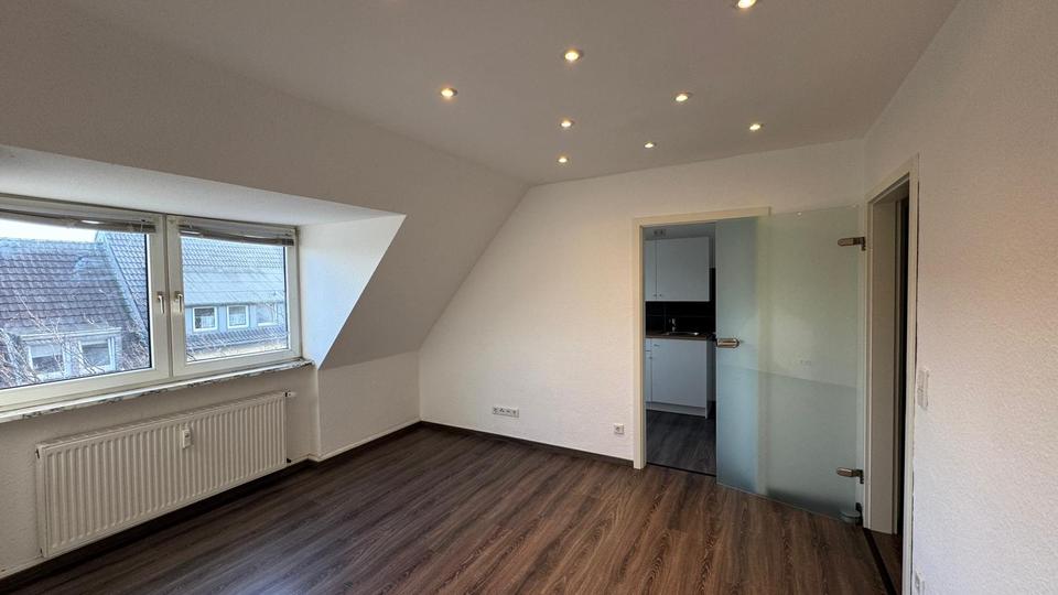 Dachgeschoßwohnung Krefeld Benrad - 2 Zimmer, 60 m&sup2;, 750&euro; | Angebot:26536681