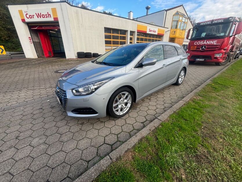 Hyundai i40 138.000 km 14.800 € Gelsenkirchen 45896