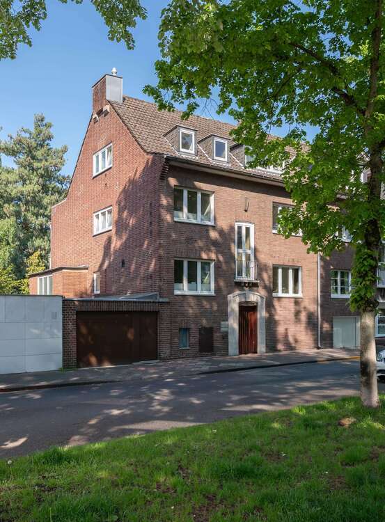 Haus zum Kaufen in Düsseldorf-Zoo 1.785.000 € 318 m² 10 zimmer