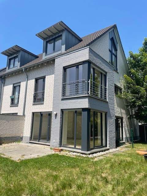 Haus zum Mieten in Düsseldorf 2.200 € 150.78 m²