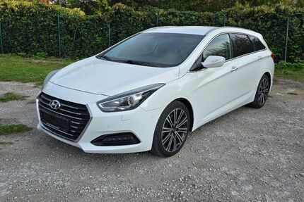 Hyundai i40 111.651 km 8.300 &euro; Gelsenkirchen 45883