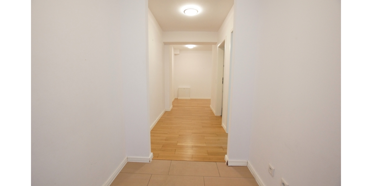 Moderne und großzügige 5 Zimmer-Wohnung über zwei Etagen mit separatem Eingang und Einbauküche - Maisonettenwohnung Düsseldorf Heerdt | Angebot:26971454