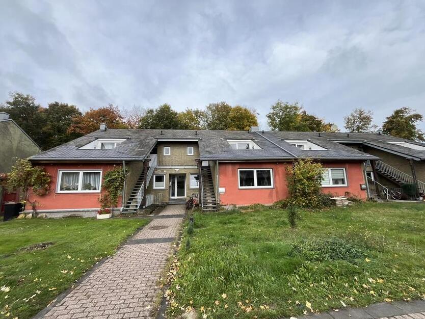 Helle 2 Zimmer Wohnung mit Loggia und eigenem Eingang :-) zimmer