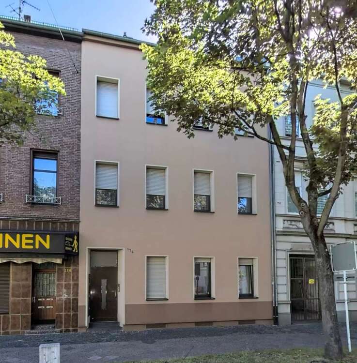 Haus zum Kaufen in Krefeld 500.000 € 340 m²