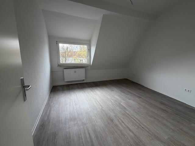 Dachgeschoßwohnung Essen Stadtbezirk VI - 4 Zimmer, 82 m&sup2;, 673&euro; | Angebot:25525686