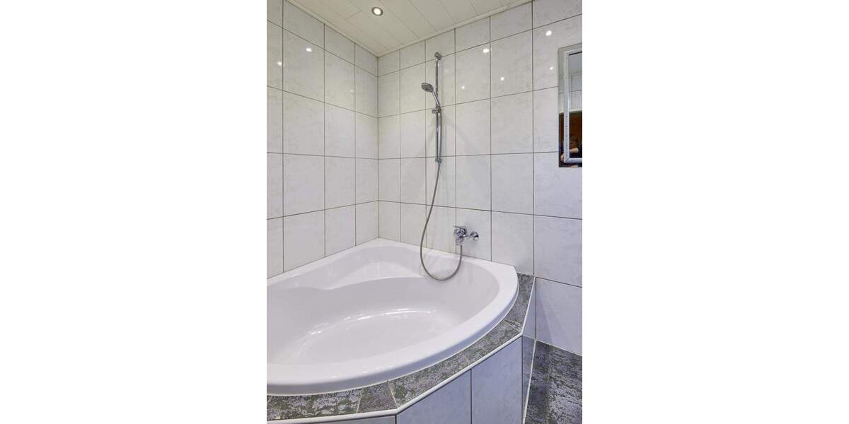 Mehrfamilienhaus, Wohnhaus Krefeld Hüls - 6 Zimmer, 200 m&sup2;, 530.000&euro; | Angebot:24711735