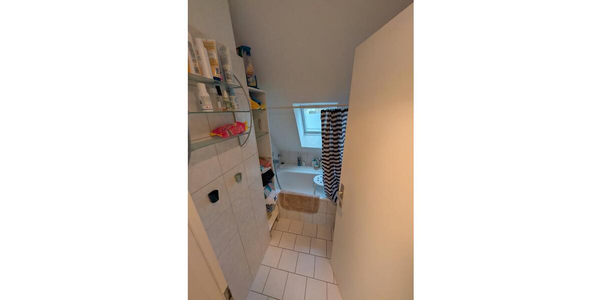 Dachgeschoßwohnung Bochum Querenburg - 3 Zimmer, 68 m&sup2;, 680&euro; | Angebot:26003605