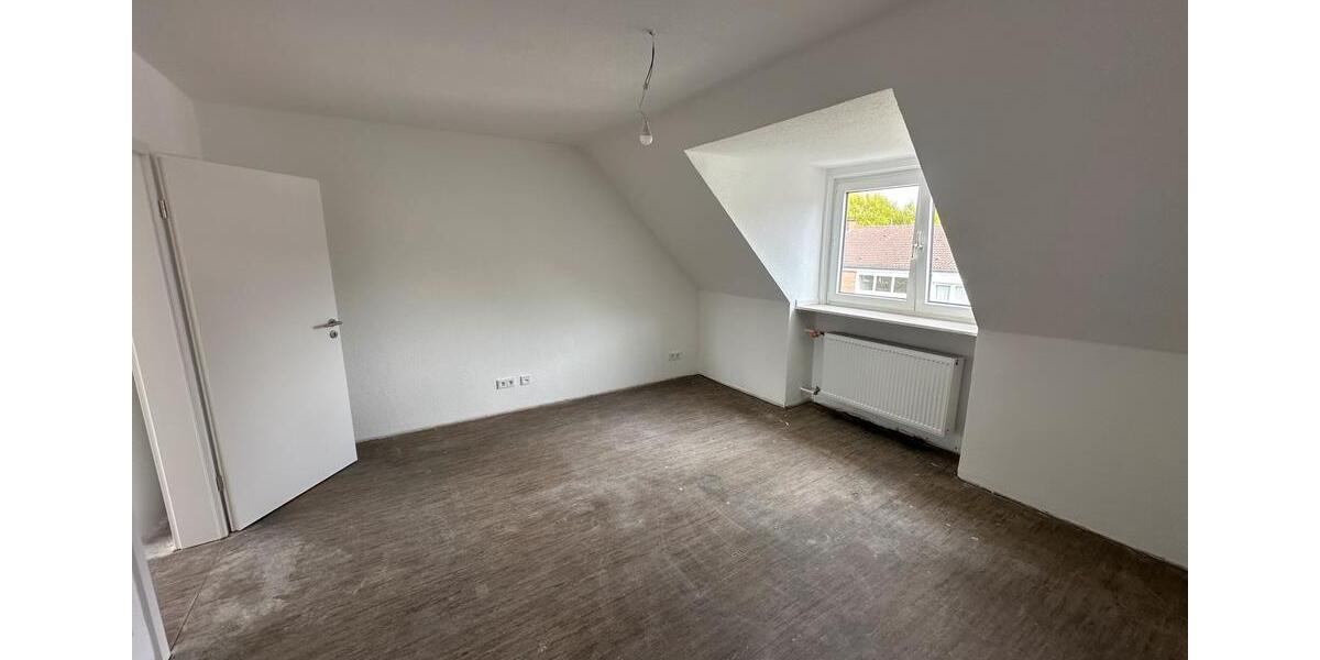 Dachgeschoßwohnung Essen Stadtbezirk II - 3 Zimmer, 74 m&sup2;, 1.250&euro; | Angebot:26101914