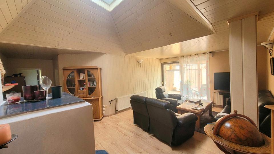 Freie 4 Zimmer-EG-Wohnung +Mieteinnahmen von 4 Wohnungen+4Garagen zimmer