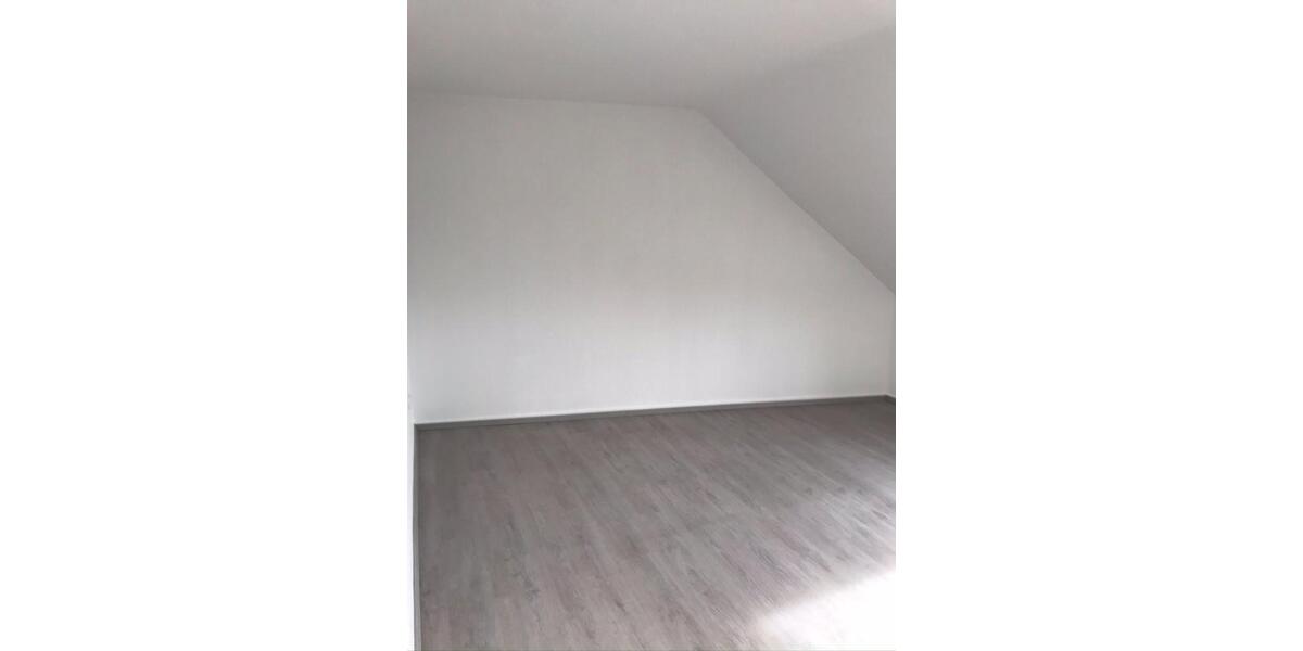 Dachgeschoßwohnung Essen Stadtbezirk II - 3 Zimmer, 65 m&sup2;, 579&euro; | Angebot:26338780