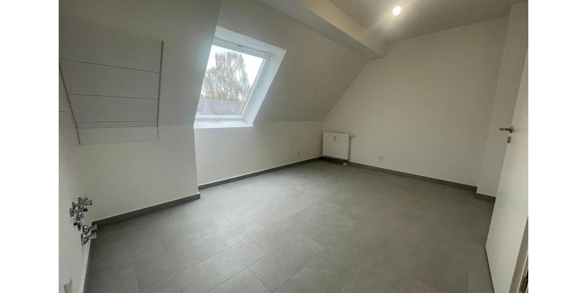 Dachgeschoßwohnung Essen Stadtbezirk IV - 3 Zimmer, 70 m&sup2;, 737&euro; | Angebot:26464148