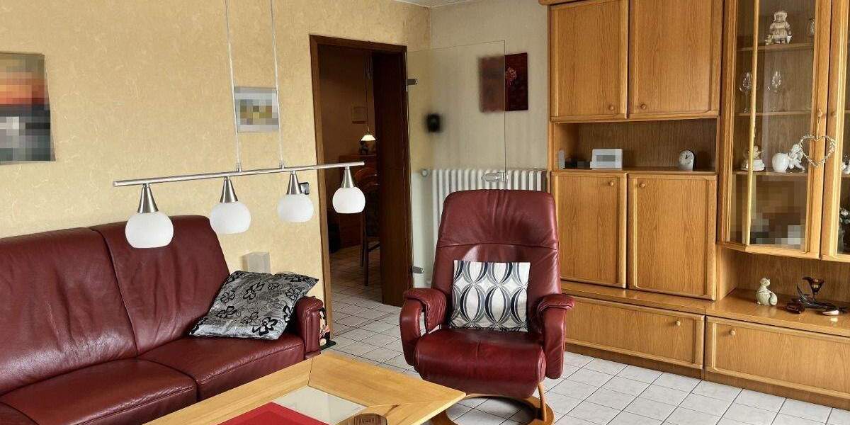 3-Zimmer Dachgeschosswohnung mit großem Balkon und PKW-Stellplatz in Duisburg-Bergheim 3 zimmer