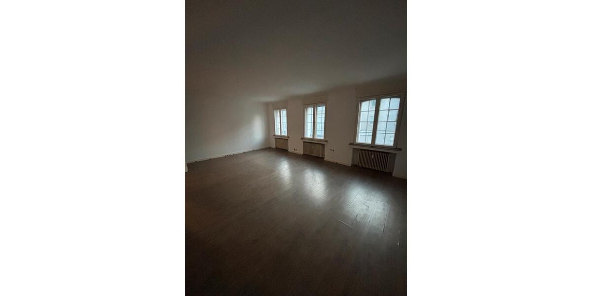 Helle 4,5-Zimmer Wohnung im 1. OG in Krefeld-Cracau 4 zimmer