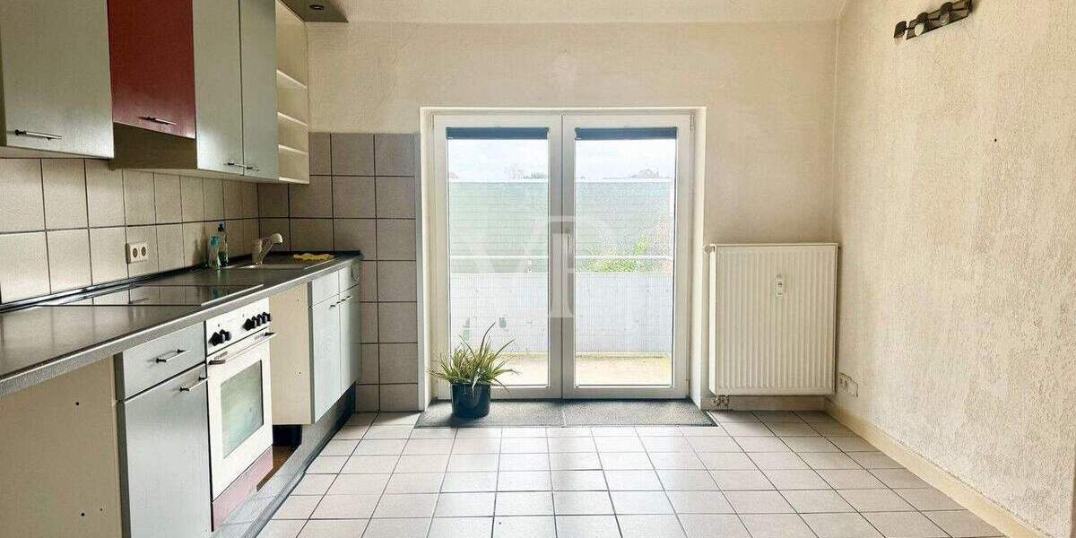 Stilvolle 4-Zimmer-Altbauwohnung mit Balkon, Kamin & Ausbaureserve in Velbert-Mitte 4 zimmer