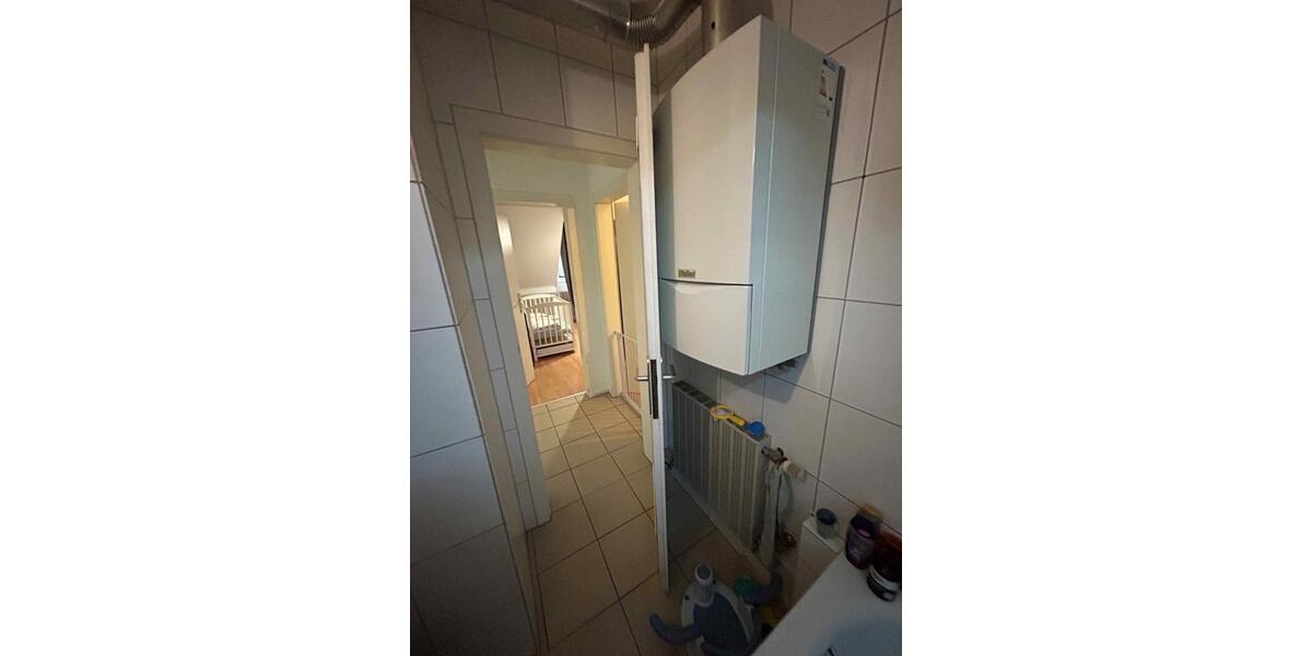 3 Zimmer DG-Wohnung mit Küche und Balkon in Fischeln 3 zimmer