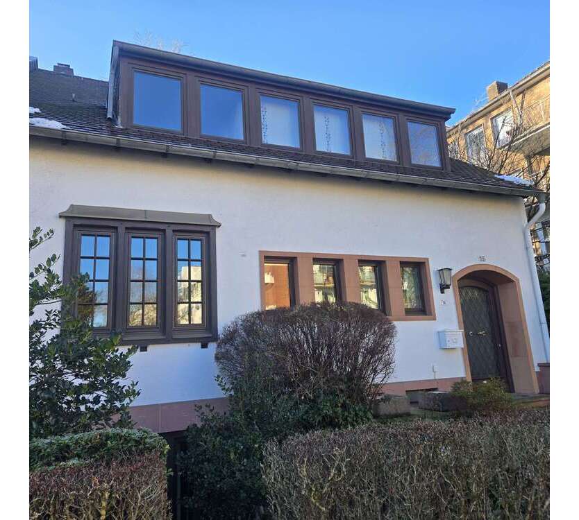 Haus zum Kaufen in Düsseldorf 2.400.000 € 260 m²
