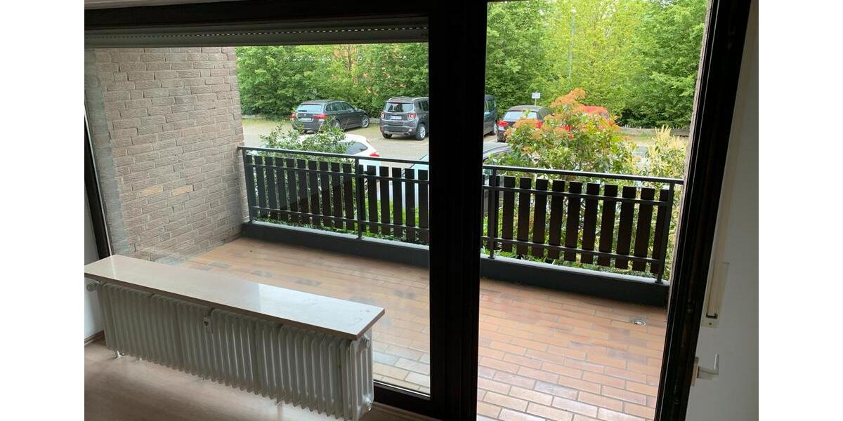 Erdgeschoß Wohnung Balkon Einbauküche PKW Stellplatz in Top Lage 1 zimmer