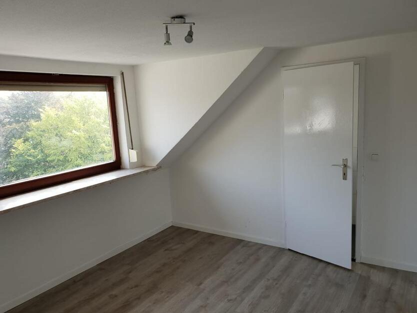 Duisburg-Walsum 46 qm DG-Wohnung EBK in saniertem 4-Familienhaus