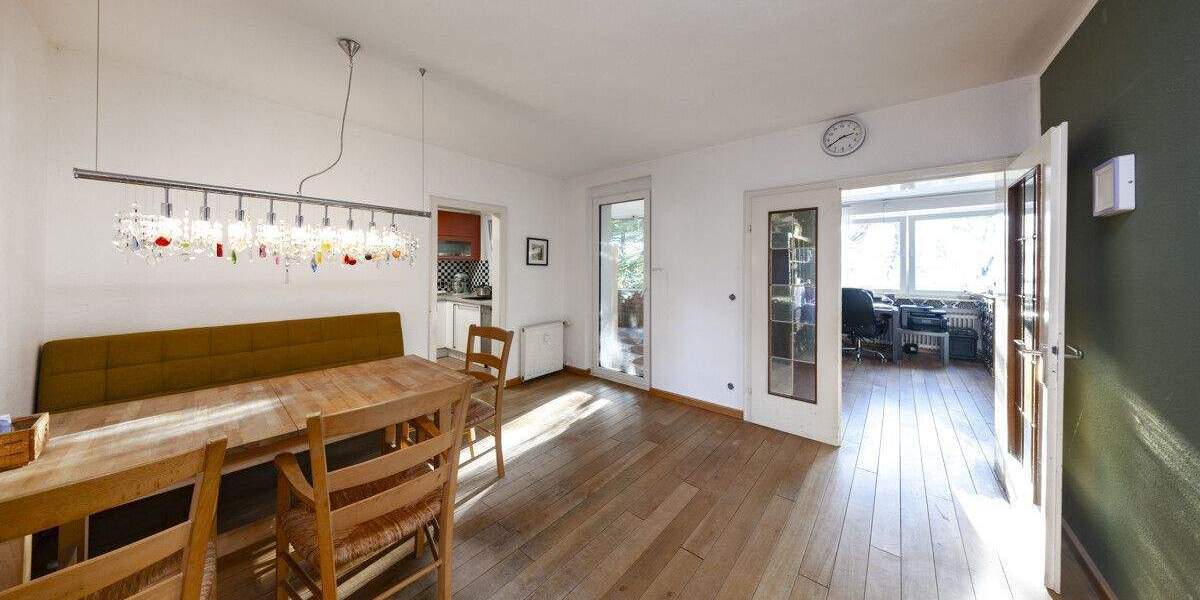 Großzügige 5-Zimmer-Wohnung mit zwei Bädern und Balkon in guter Lage von Büderich 5 zimmer