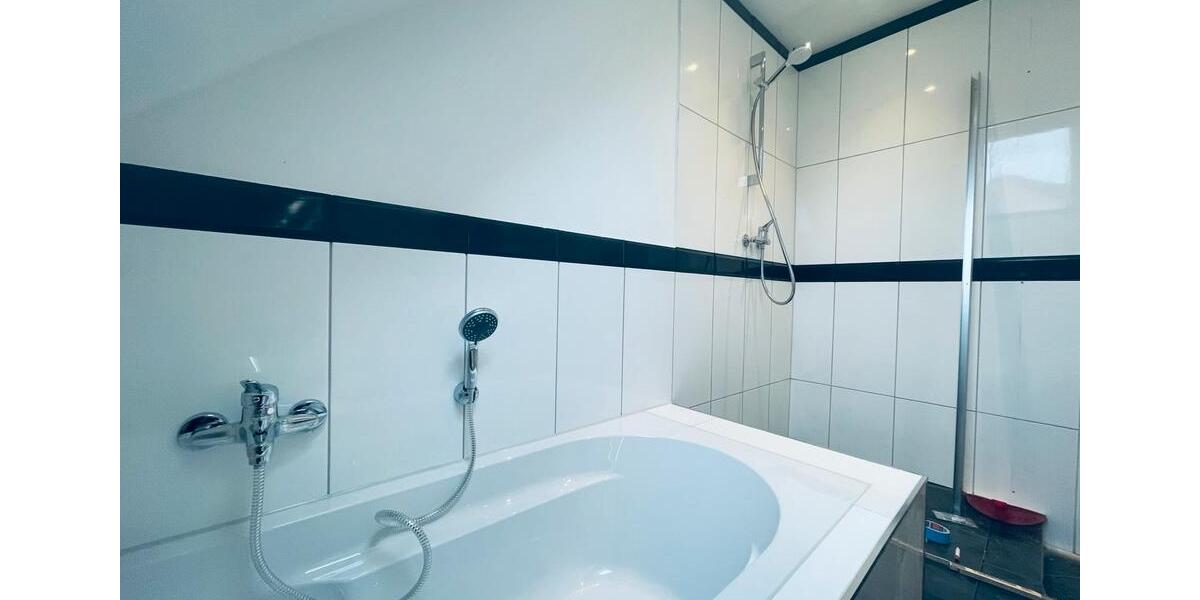 Dachgeschoßwohnung Krefeld Gellep-Stratum - 3 Zimmer, 61 m&sup2;, 198.500&euro; | Angebot:25255118