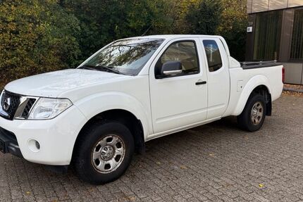 Nissan Navara 194.000 km 7.499 &euro; Duisburg 47058