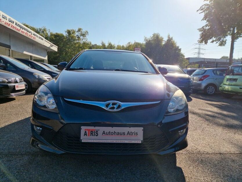 i30