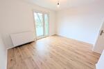 **Frisch renoviert: +Balkon +neuer Laminat +weiße Wände +neues Tageslichtbad +großzügig** 3 zimmer