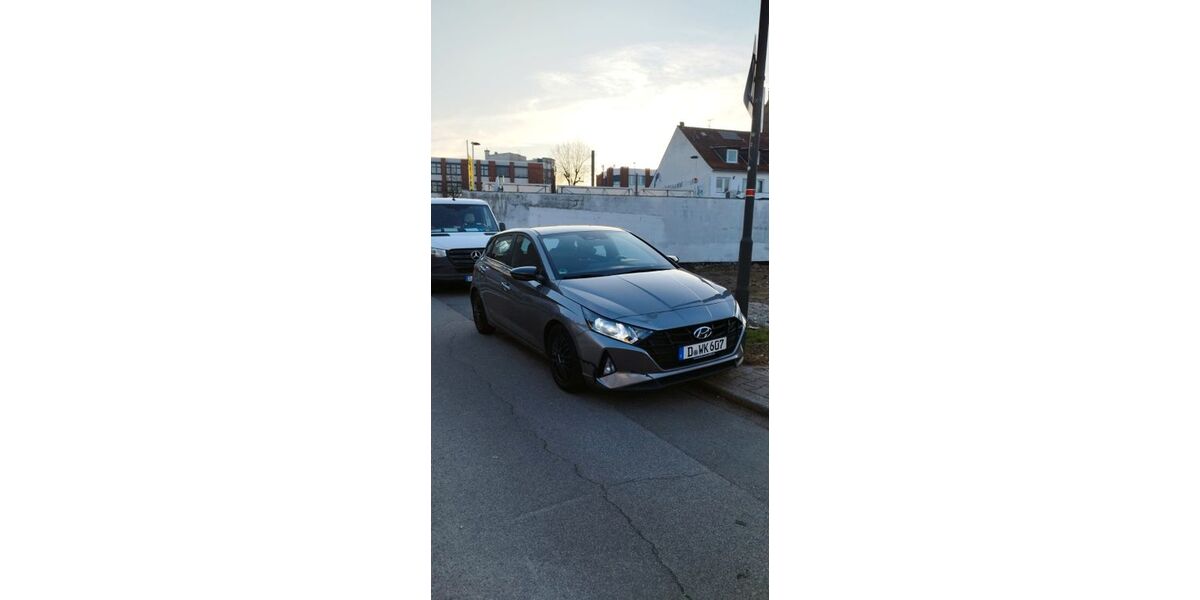 Hyundai i20 60.300 km 11.500 &euro; Düsseldorf 40231