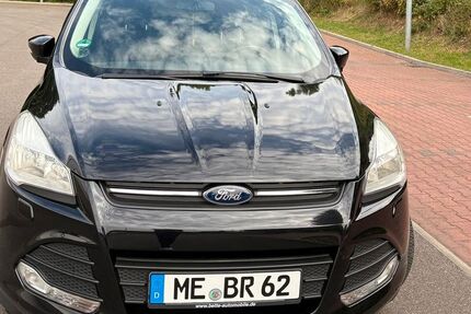 Ford Kuga 135.360 km 9.900 &euro; Düsseldorf 40235
