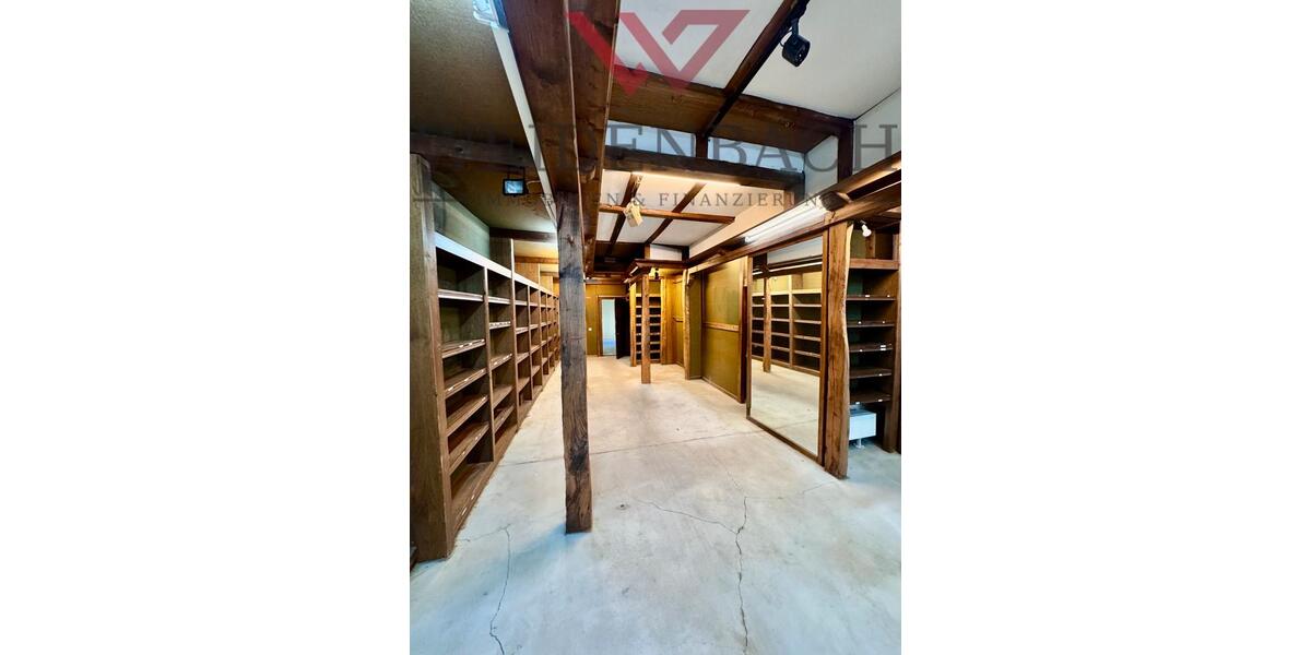 Hier steckt Potenzial drin! Ladenlokal mit großer Werbefläche und Lagermöglichkeiten... zimmer