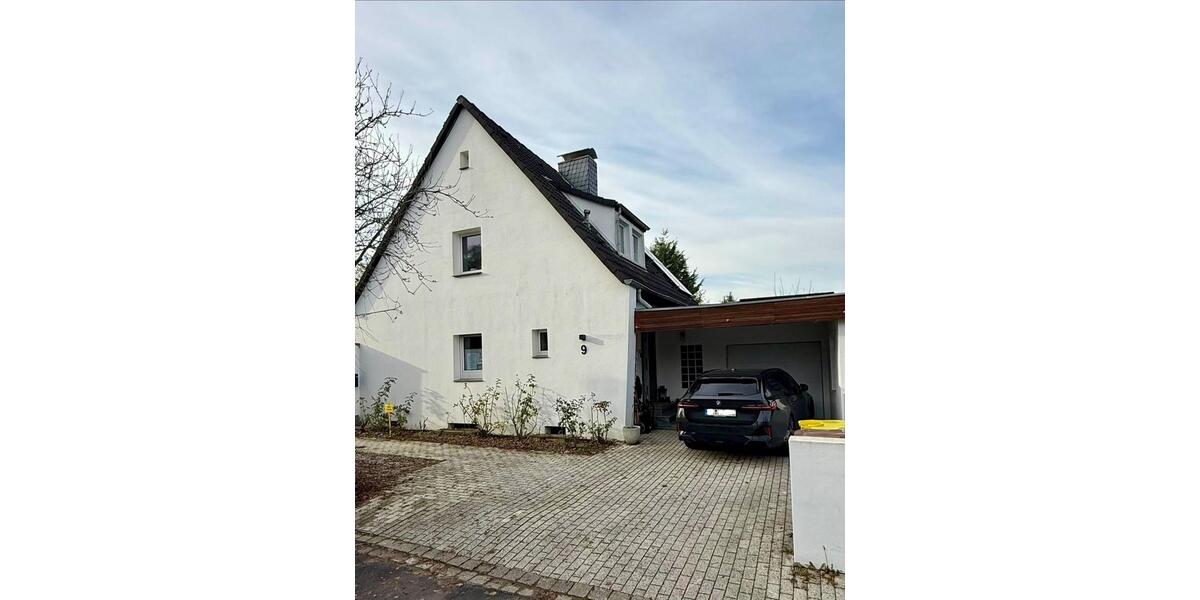 Einfamilienhaus mit Doppelgarage & PV-Anlage - provisionsfrei 3.5 zimmer