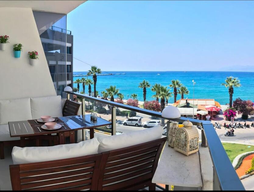Schöne, voll möblierte Wohnung mit Meerblick in Kusadasi