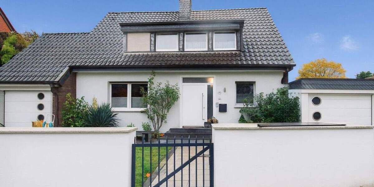 Freistehendes Einfamilienhaus in Meerbusch-Osterath mit Pool, Kamin und 2 Garagen 4 zimmer