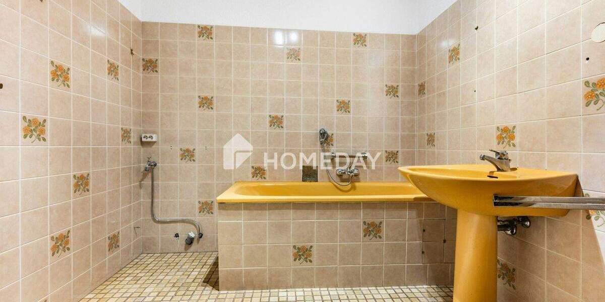 Großzügige 115 m² Etagenwohnung mit zusätzlichem DG-Zimmer, Loggia und sofortiger Bezugsfreiheit 3 zimmer