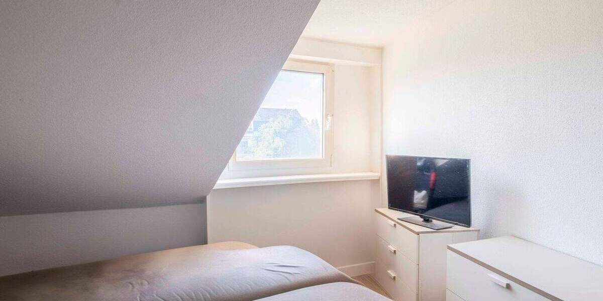 Vermietete Dachgeschoss-Perle mit Balkon und Stellplatz in Oberhausen - Ihre Top-Investition! 2 zimmer