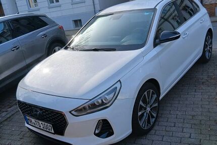 Hyundai i30 130.000 km 8.990 &euro; MÜLHEIM RUHR 45479