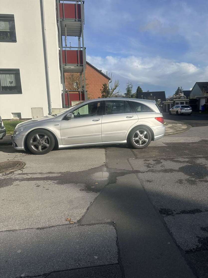 Mercedes-Benz R 320 299.900 km 6.000 € düsseldorfer str 130 40822