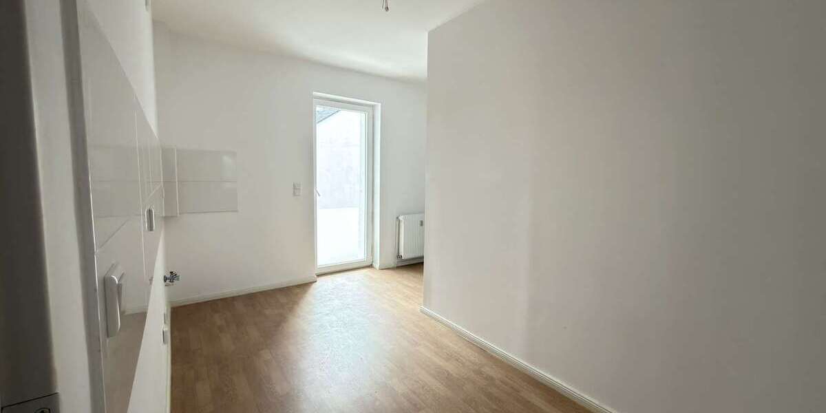 Exklusives Investment: Kernsaniertes Mehrfamilienhaus mit Balkon und Terrasse 10 zimmer