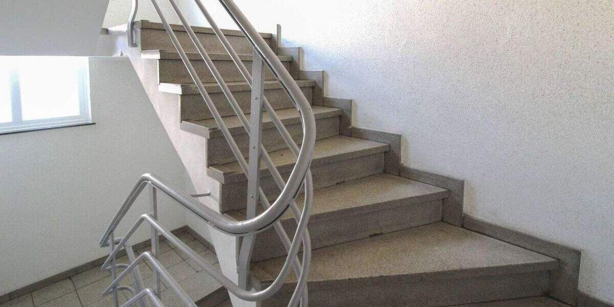 Paketangebot: Zwei Wohnungen mit Ausbaupotenzial DG, Balkon und Stellplatz in Duisburg-Obermeiderich 5 zimmer