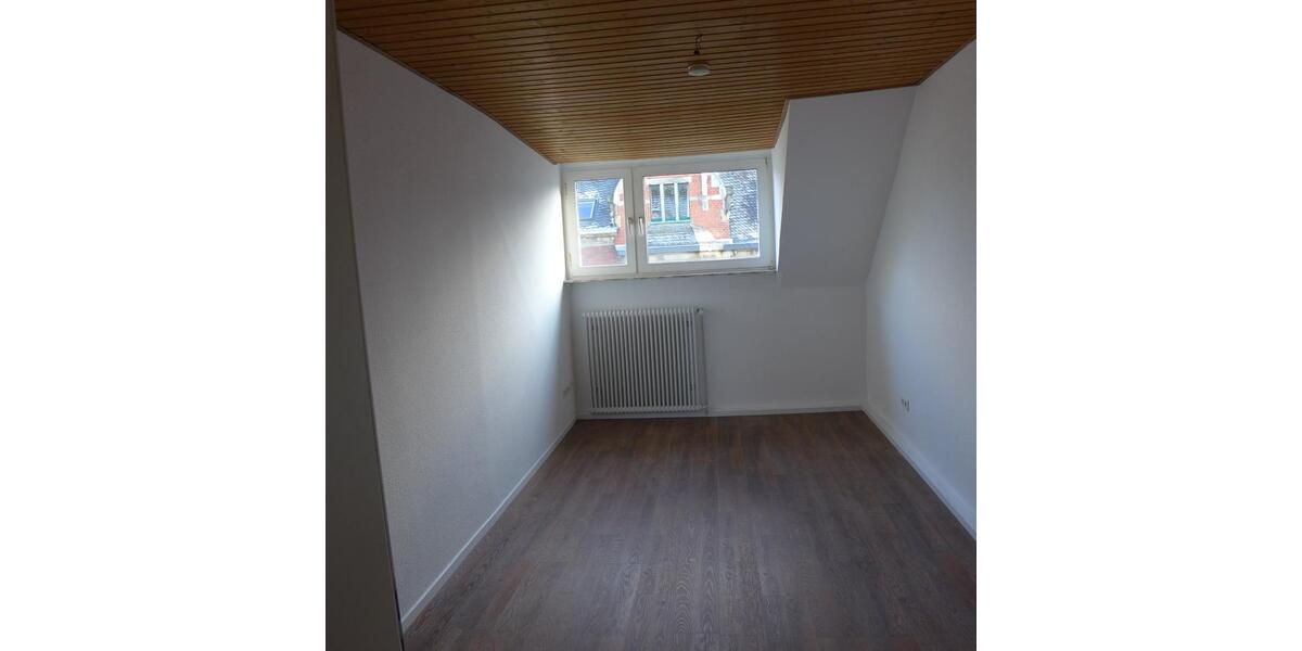 Dachgeschoßwohnung Düsseldorf Stadtbezirk 7 - 4 Zimmer, 96 m&sup2;, 1.200&euro; | Angebot:25478974