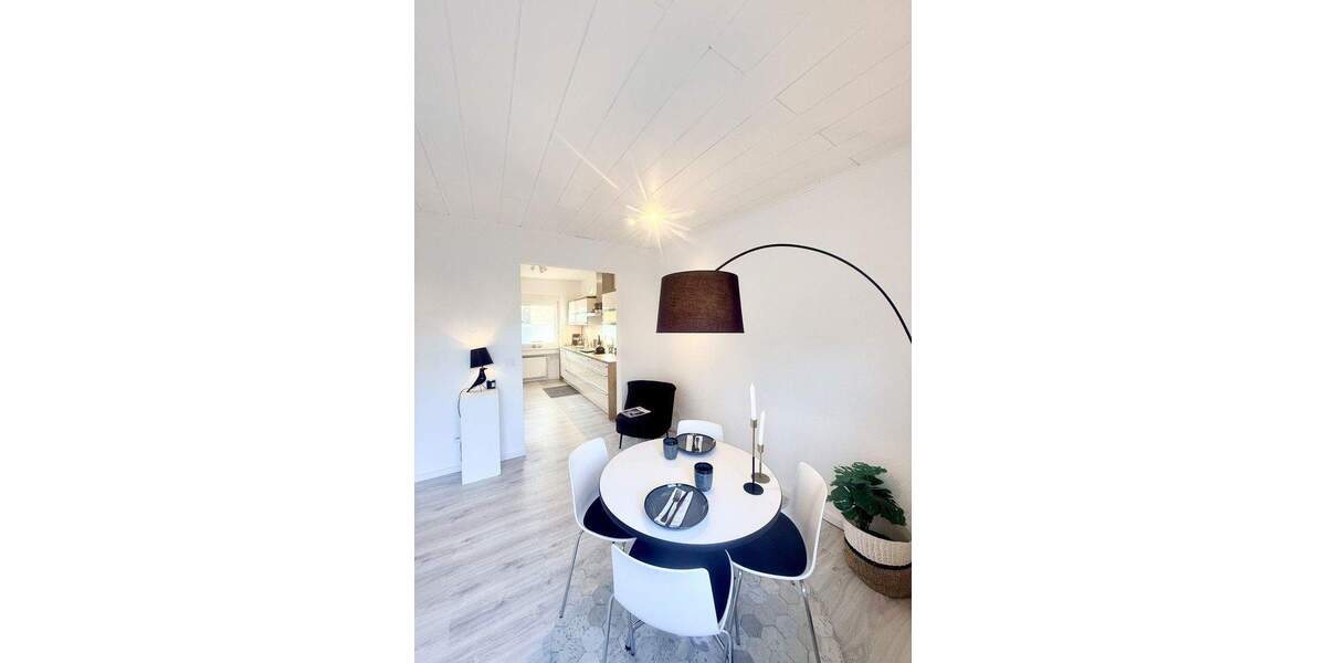 Provisionsfrei: Renoviertes Haus *Einbauküche *Energiekl. E *Ausbaureserve *Mehrgenerationsfähig 5 zimmer