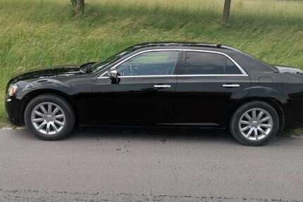 Chrysler 300C 140.000 km 11.500 € Oberhausen 46045