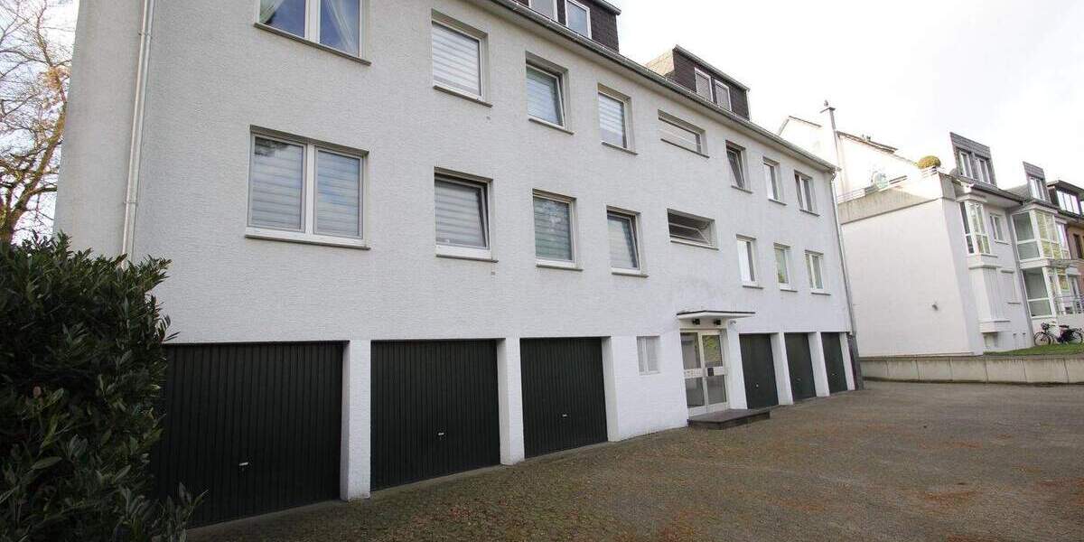 Zentral gelegene 4-Zimmer- Wohnung mit Balkon in Hochparterre 4 zimmer