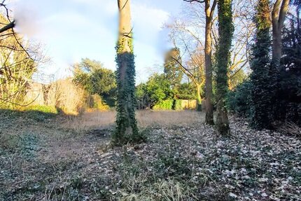 Unbebautes Traumgrundstück am Schloßpark Benrath