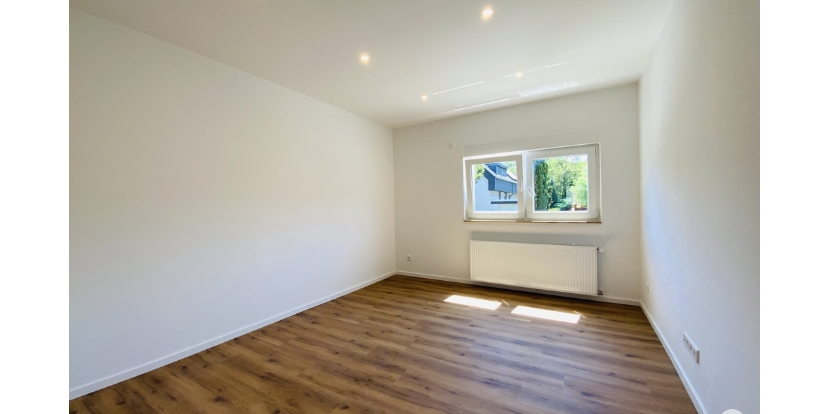 Einfamilienhaus mit 5 Zimmern und 2 Bädern, großem Garten ideal für Familien. Komplett saniert! - Einfamilienhaus Düsseldorf / Rath Rath | Angebot:27112998